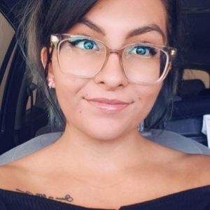 Meet your Posher, Crystal